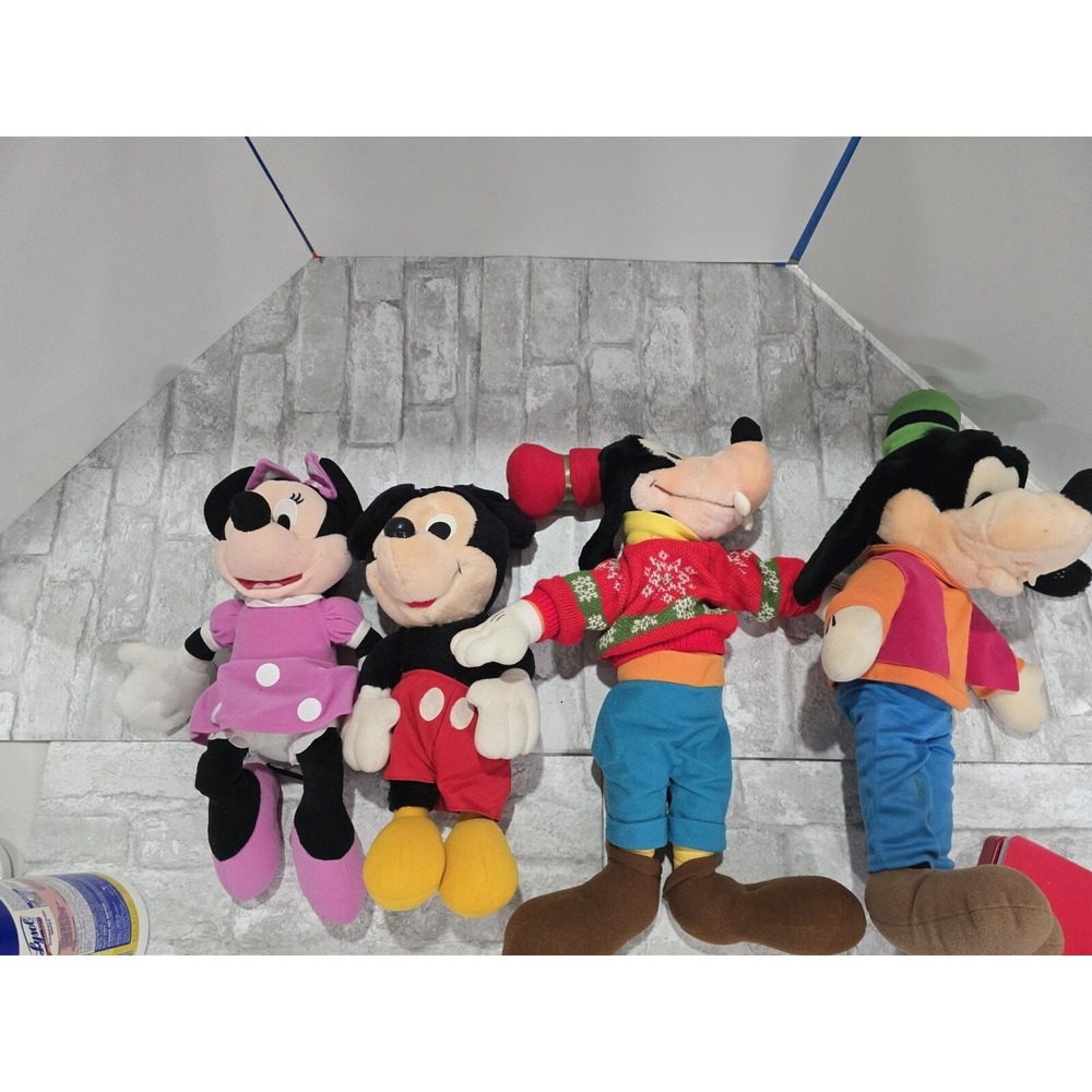 Lot 4 Assorted Mickey Mouse Minnie Christmas Carols Applause Goofy Plush